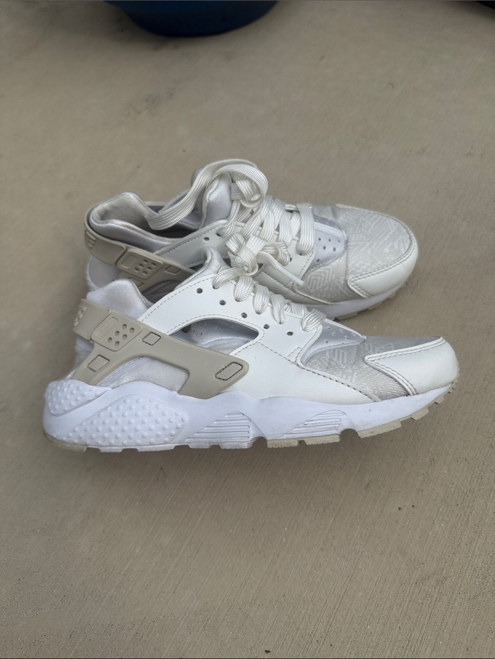 Nike Huarache Kids White Sneakers with Light Beige Accents